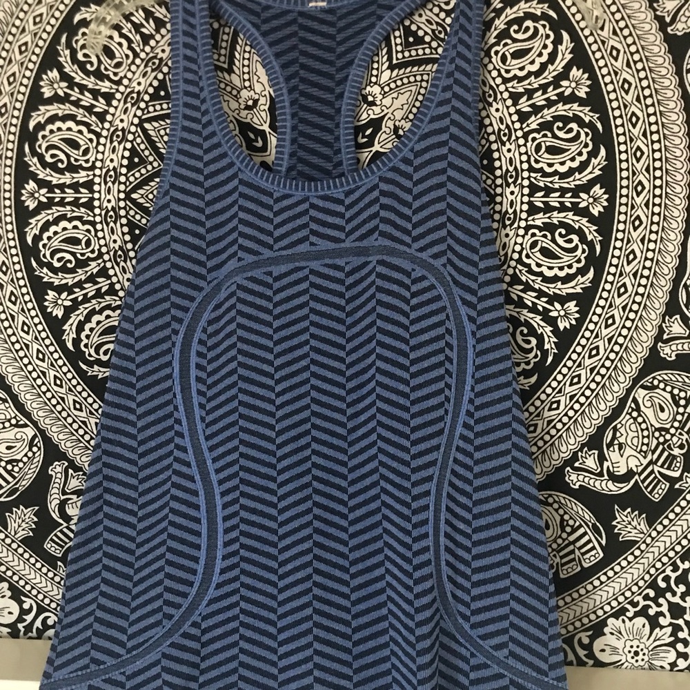Lululemon tank